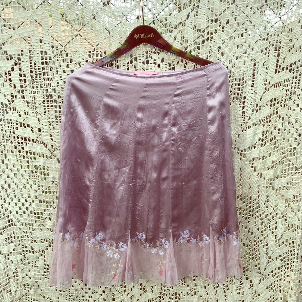 Gianni Bini 100% silk lilac embroidered skirt, s.8